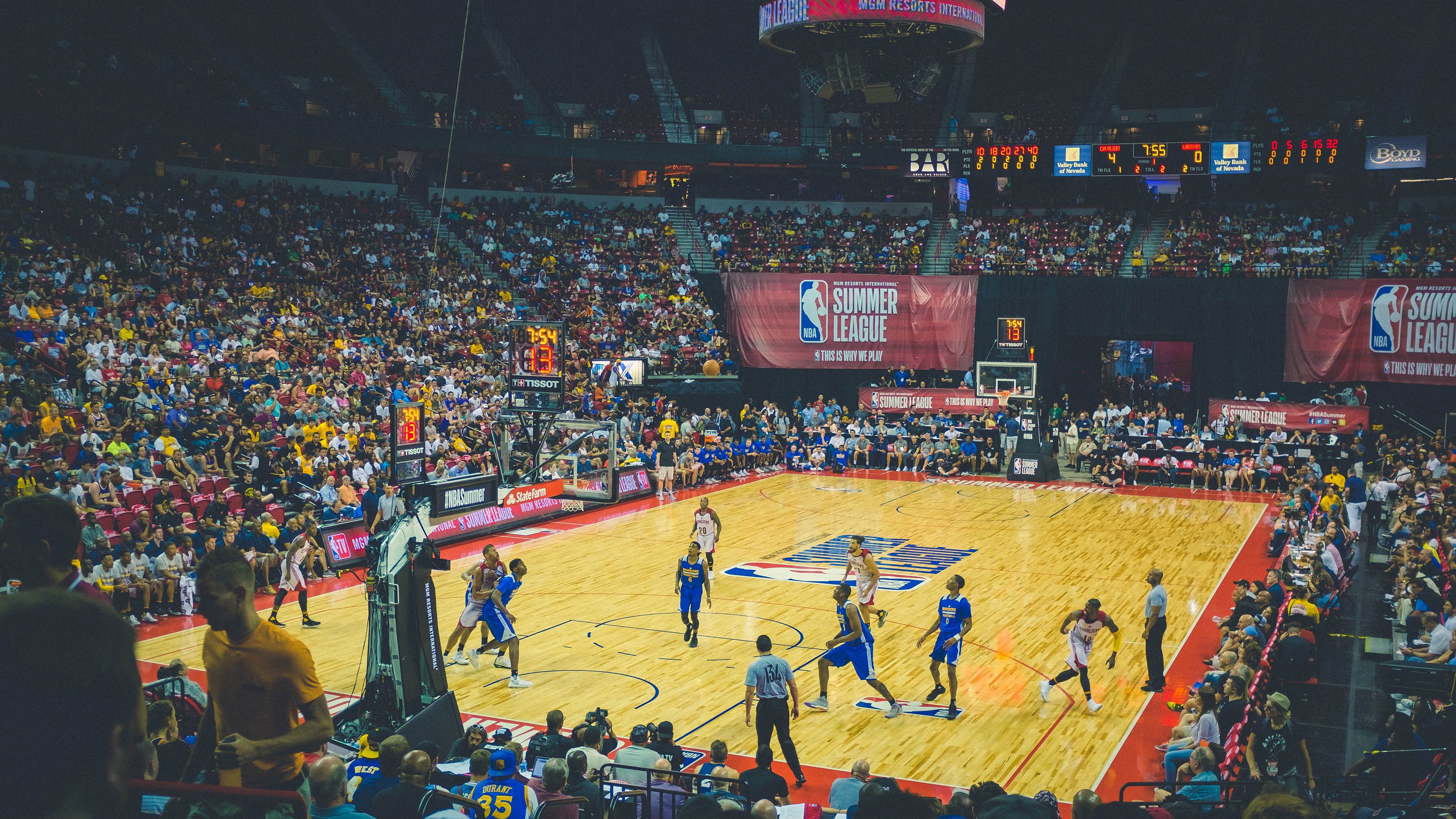 《堡垒之夜》“未来光影”赛季上线，奇幻创意等你发掘！