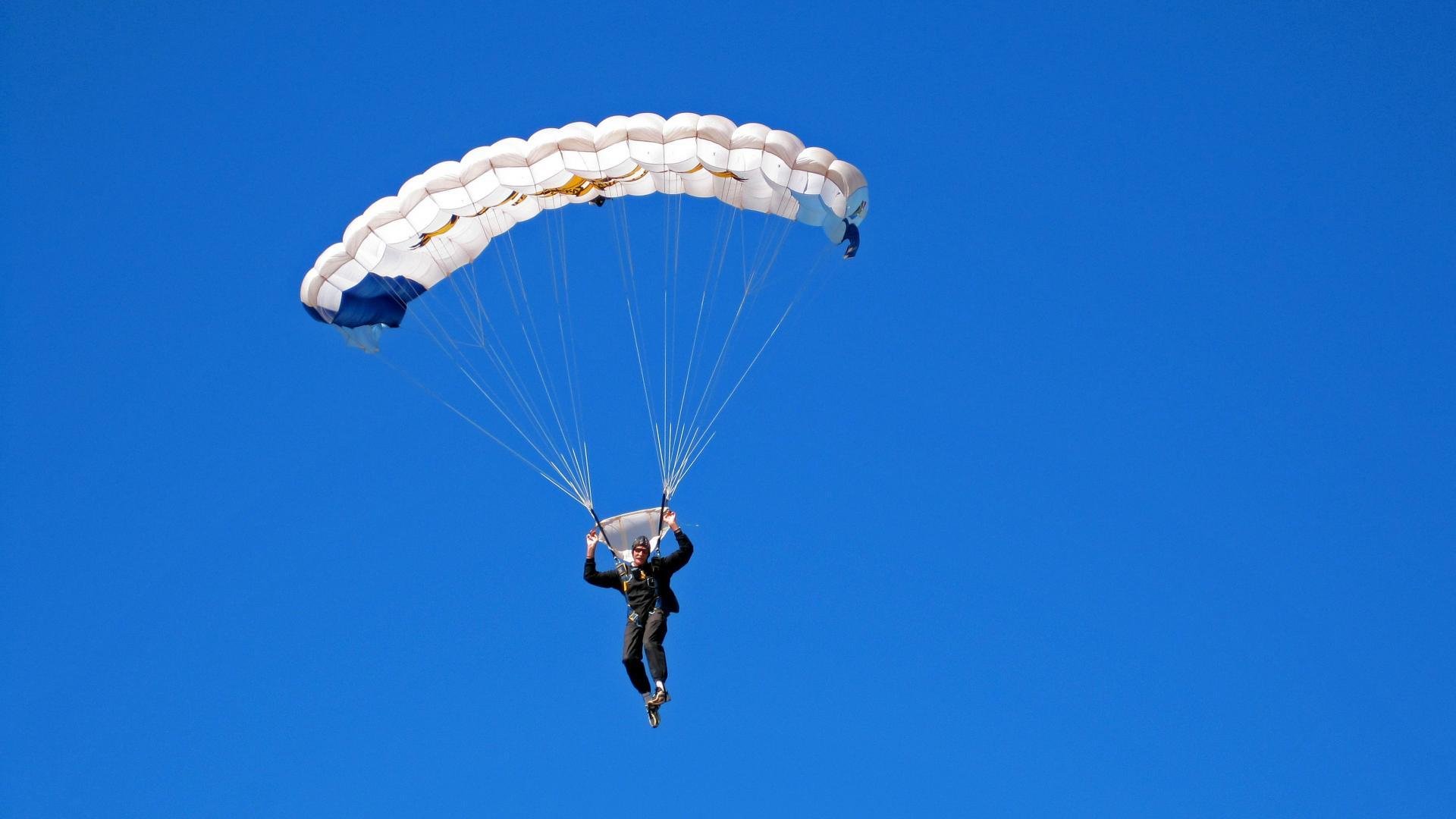 世界杯中场之王：莫德里奇、德布劳内和贝林厄姆三代同场竞技